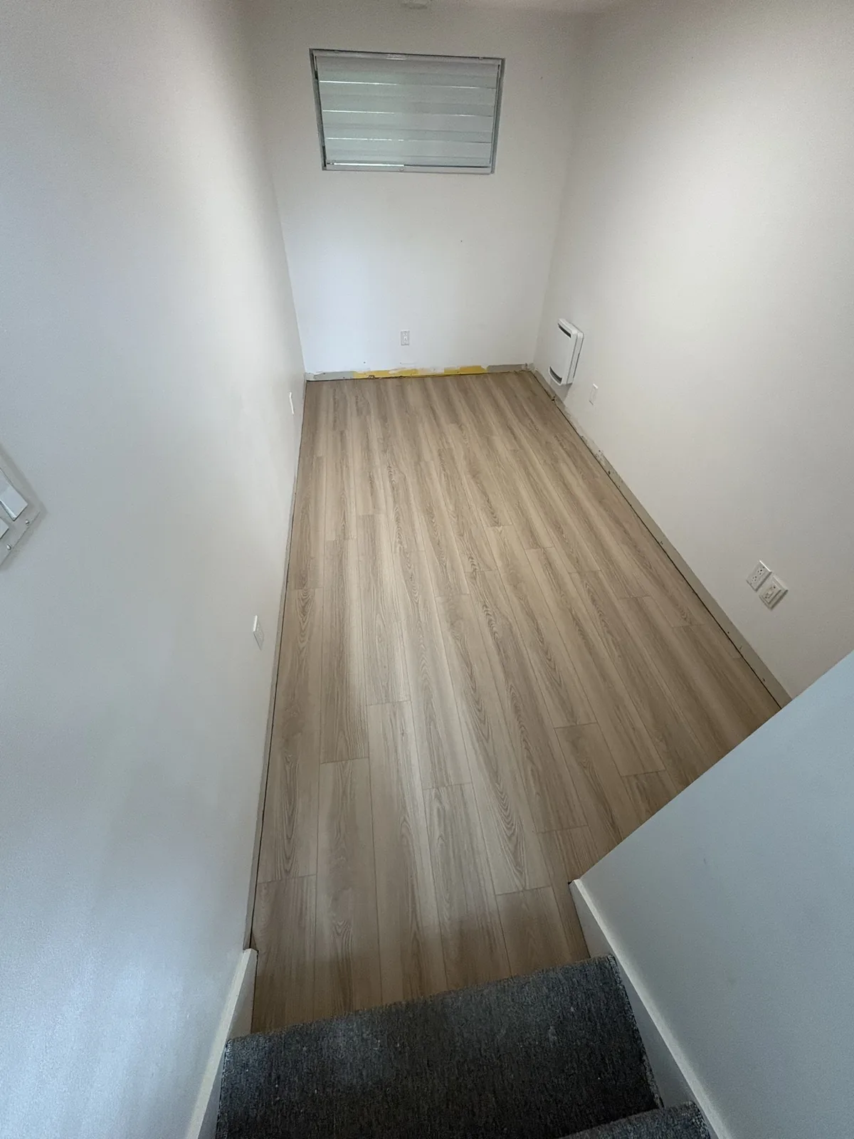 Plancher et finition intérieure à Laval après les travaux de Hotte Construction Inc.