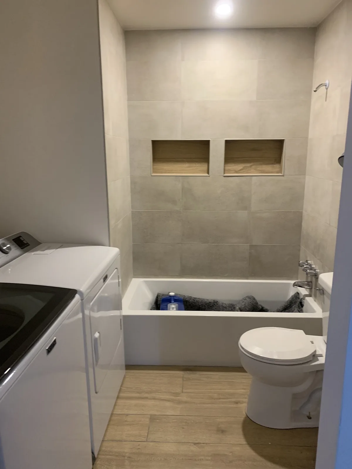 Salle de bain à Laval-Ouest après les travaux de Hotte Construction Inc.