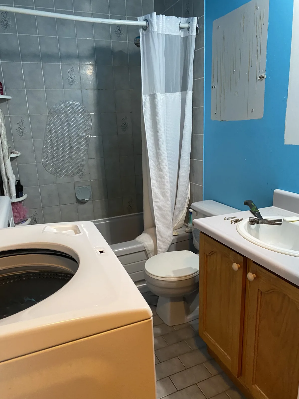 Salle de bain à Laval-Ouest avant les travaux de Hotte Construction Inc.