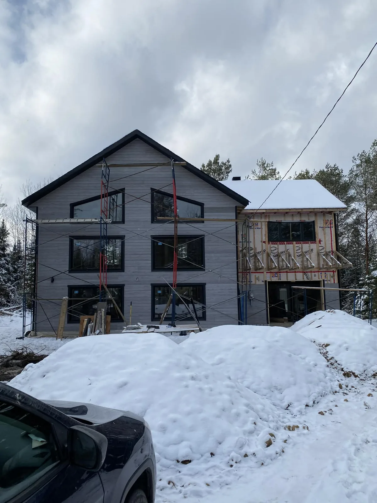 Revêtement et charpente à Lac-des-Plages — projet réalisé par Hotte Construction Inc.